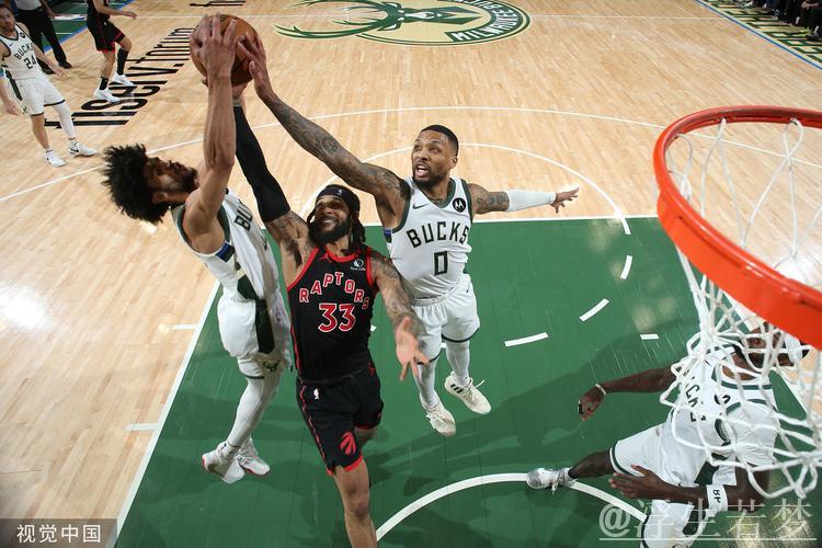 雄鹿下半场发力 终结连败 雄鹿下半场发力 终结连败