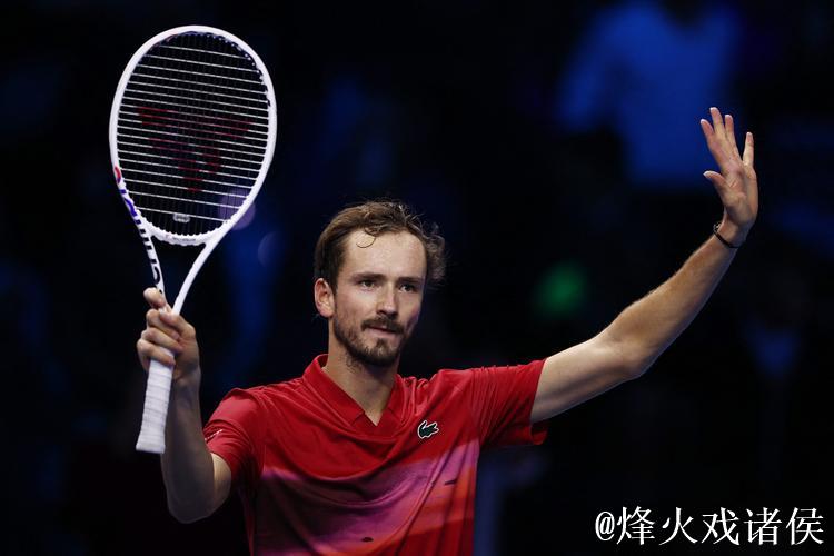 ATP巴黎大师赛:梅德韦杰夫横扫晋级 阿利亚西姆逆转 ATP巴黎大师赛:梅德韦杰夫横扫晋级 阿利亚西姆逆转